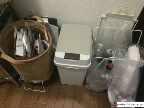パントリー収納　スチールラック　突っ張り棒　棚　ニトリ　ファイルボックス　掃除用品　キッチン用品　ゴミ箱　DIY