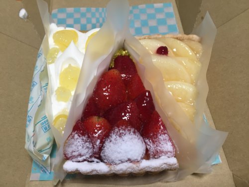 キルフェボン　ケーキ　横浜　イチゴのタルト　桃のタルト　レモンのティラミス
