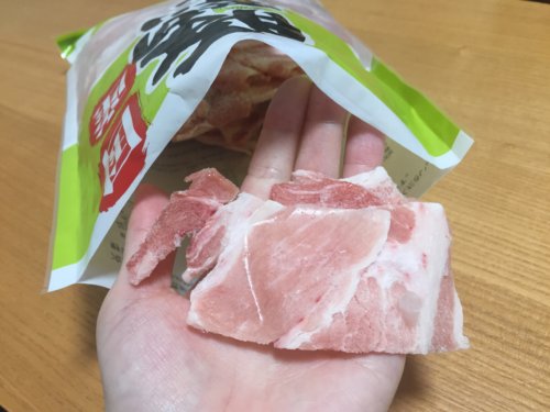 業務スーパー　国産　豚切り落とし　豚コマ　冷凍肉